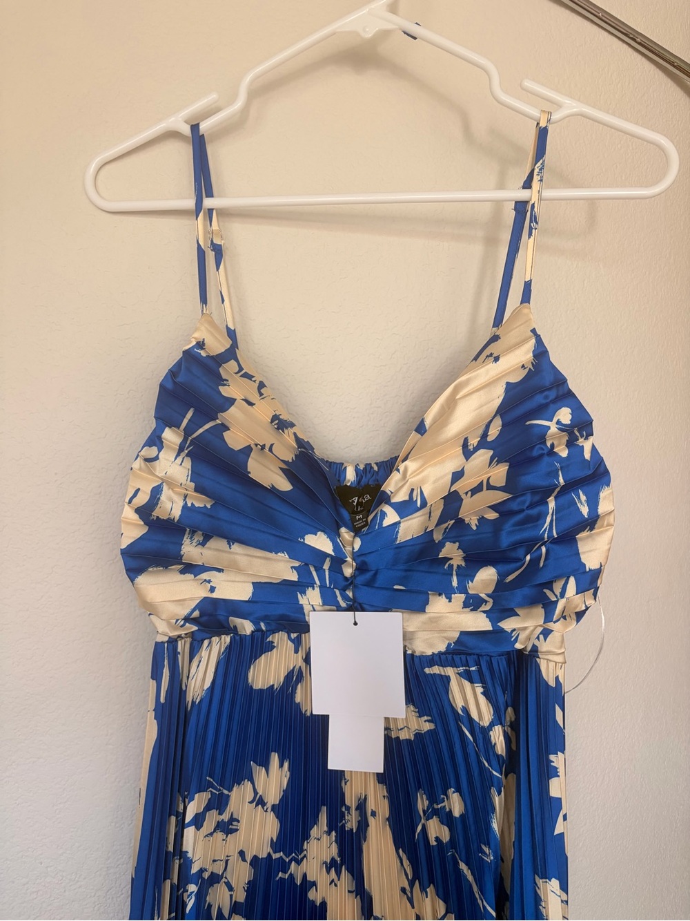 Vici Blue and Cream Floral Pleated Maxi Dress - Picture 4 of 5